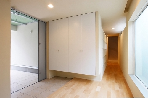 Casa con tobogán by Level Architects en Tokyo - Japón-